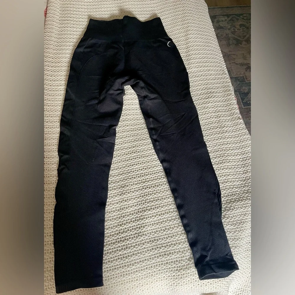 ZYIA Black Angle Grid Performance High
Rise 7/8 24" size 6/8 - Picture 3 of 7